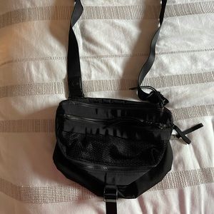 lululemon crossbody bag